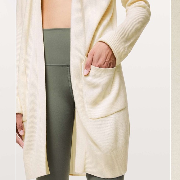 Lululemon Still at Ease Wrap Angel Wing Small to Medium TENCEL Cashlu Like New - Picture 4 of 8